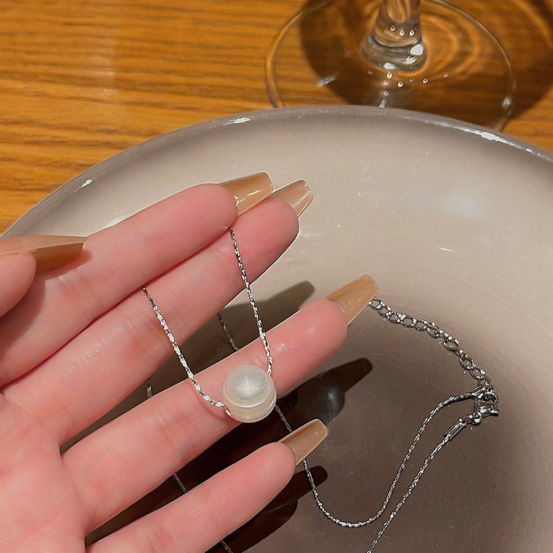 Wholesale of new Korean simple and irregular pearl necklaces that are trendy, light luxury, and popular on Instagram full figure