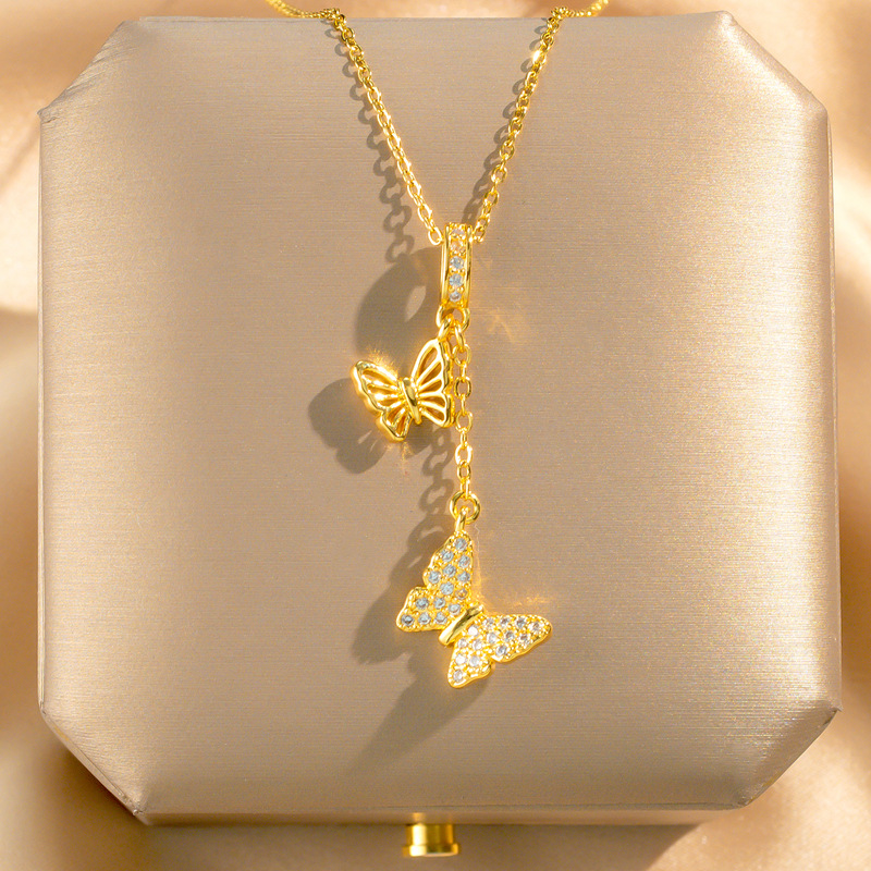 Korean version of the Instagram style Su Shuang butterfly titanium steel necklace, exquisite zirconium pendant for women, niche high-end feel, Internet celebrity collarbone chain full figure