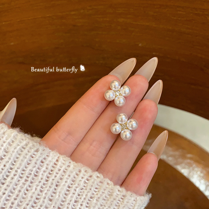 French retro zircon pearl earrings, women's fashion design, high-end feel, small stud earrings, individual temperament, internet-famous earrings full figure