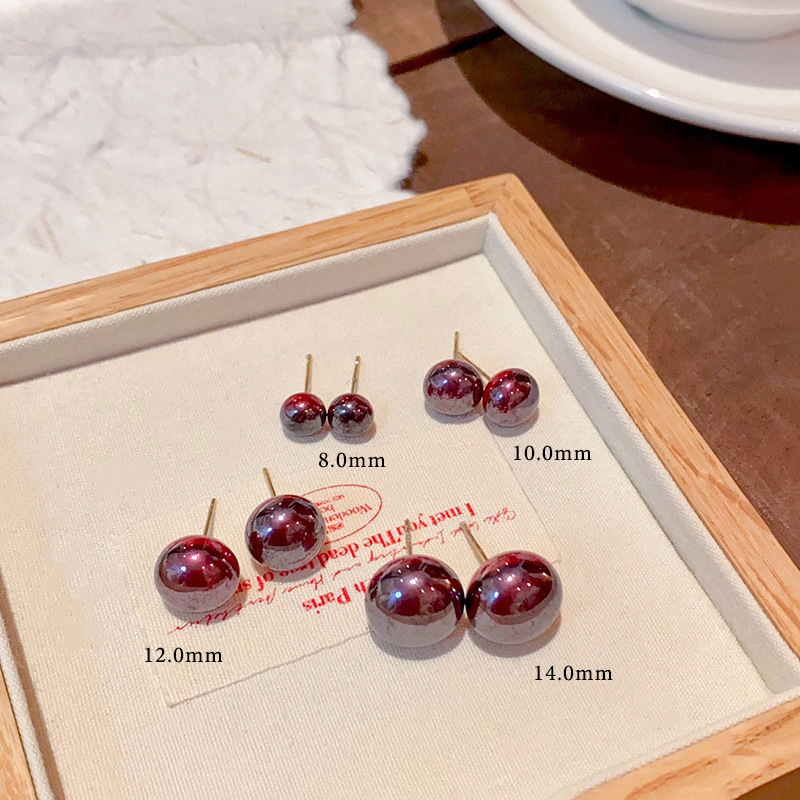 Dazzling purple grape bean pearl stud earrings, retro autumn and winter high-end style earrings, niche and unique light luxury cold style earrings Application Scenario