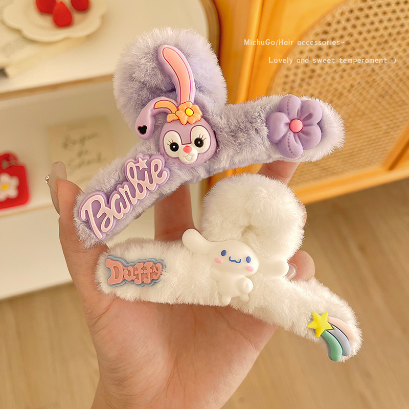 Cartoon plush hair clip, large back of the head, shark clip, Star Delo claw clip, high-end style, new hair accessory, headwear, hair clip Application Scenario