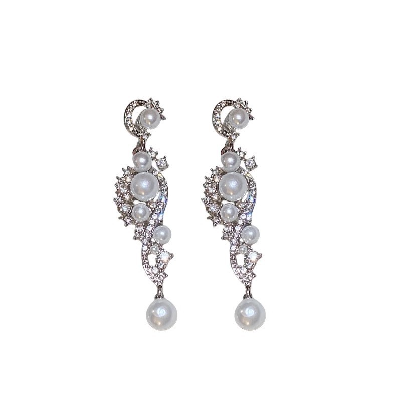 Luxurious tassel pearl new exaggerated earrings, light luxury banquet high-end dress stud earrings, cross-border best-selling earrings Item Picture