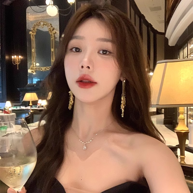 Rich girl ~ Long tassel wheat ear studs, light luxury and high-end style, elegant and grand earrings for women, exquisite ins earrings Application Scenario