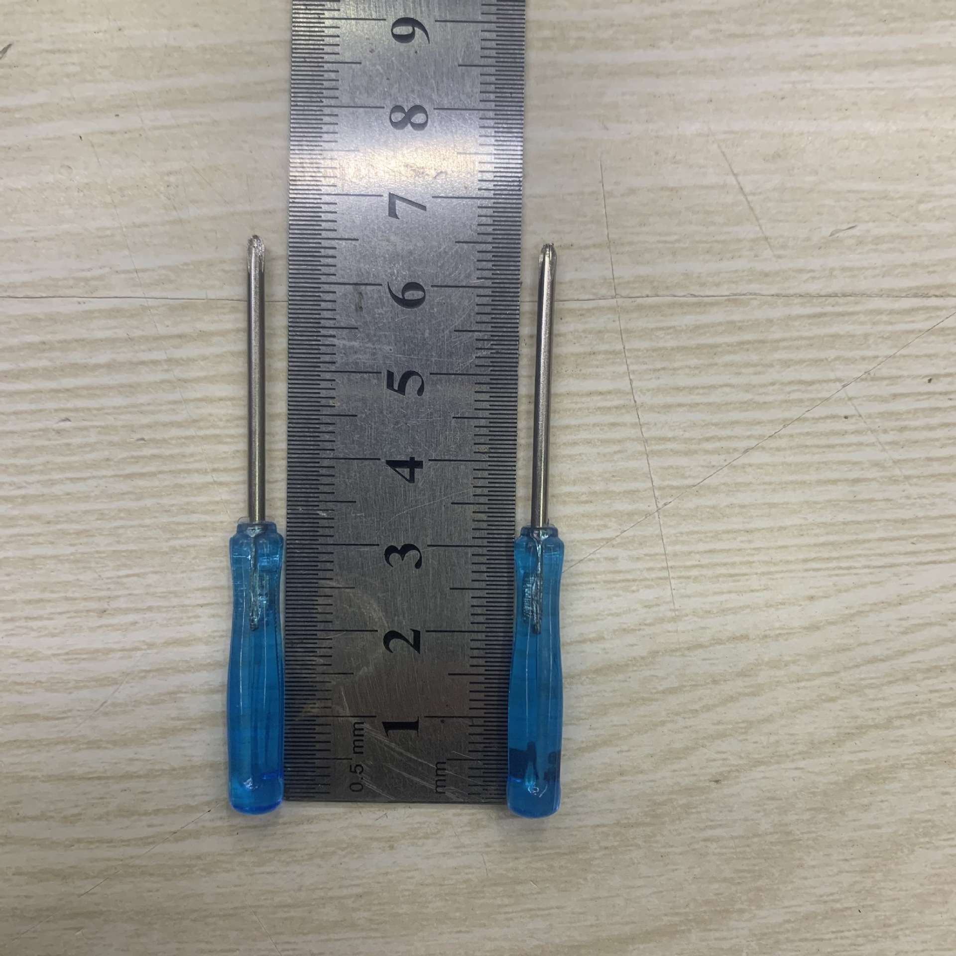 Blue crystal small square screwdriver 2.0 cross 2.0 single character 65mm mini screwdriver toy delivery Specification drawing