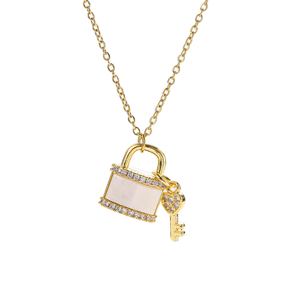 A fashionable commuting necklace with a full diamond heart key and heart-to-heart lock, featuring a unique and light luxury design for women. It is a slightly inlaid zircon collarbone chain Item Picture