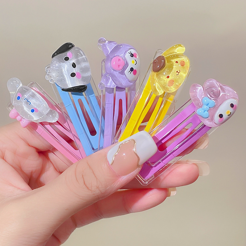Children's cartoon bb clip, Sanrio cinnamon dog hair clip, cute girl side hair clip, jelly-colored transparent clip Application Scenario