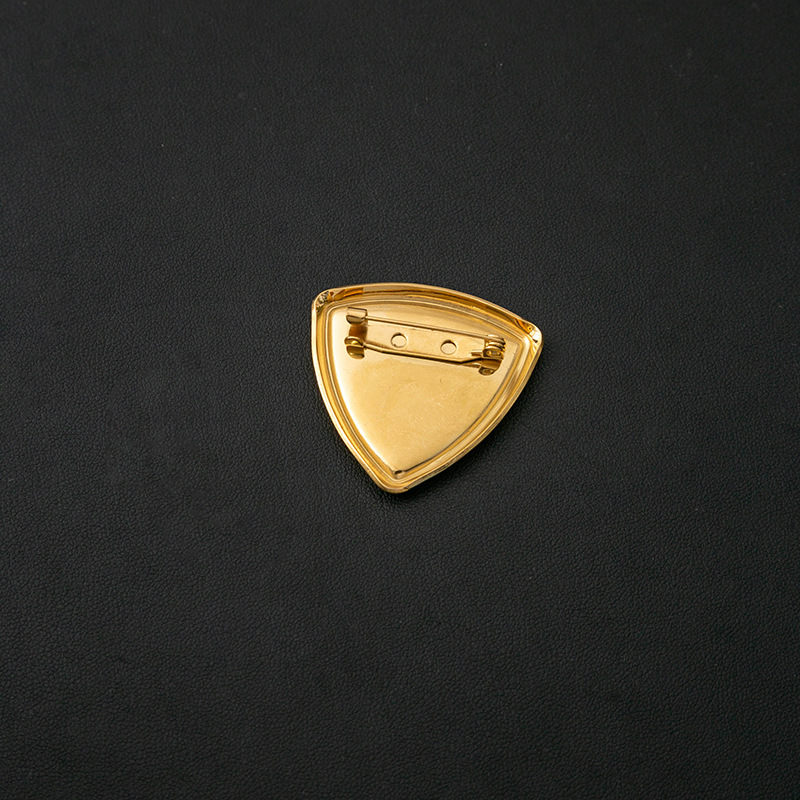 European and American retro metal geometric brooch, light luxury, simple, niche and high-end design sense triangular clothing accessories Application Scenario