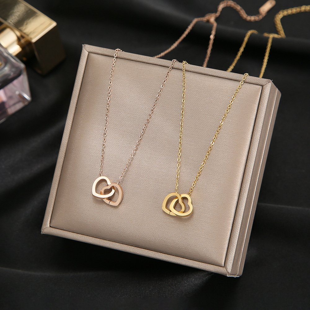 Korean 18k rose gold simple double-ring heart-shaped collarbone chain titanium steel non-fading Internet celebrity necklace niche Instagram accessory Application Scenario