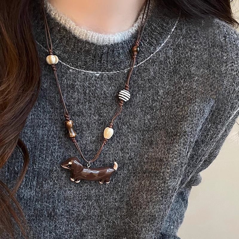 Cute ceramic Dachshund pendant necklace for women, unique, fashionable and stylish, versatile necklace sweater chain full figure