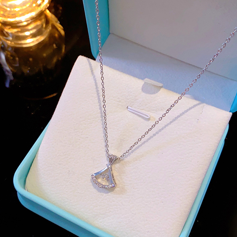 Silver zircon dress, dynamic necklace, women's niche design sense, titanium steel collarbone chain, fashionable, simple and versatile accessory details Picture