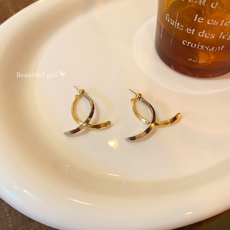 Retro Hong Kong-style long cross earrings, female metal color contrast, high-end and unique style, stud earrings, personalized tassel ear hangers Specification drawing