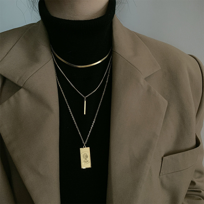An irregular, simple and versatile titanium steel pendant necklace featuring a long and square queen's head in European and American fashion details Picture
