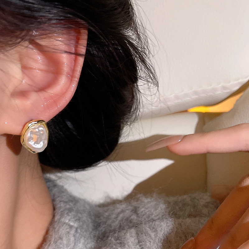 S925 Silver needle French Cuban-style pearl stud earrings for women, a light luxury, niche and high-end geometric shape bestseller Specification drawing