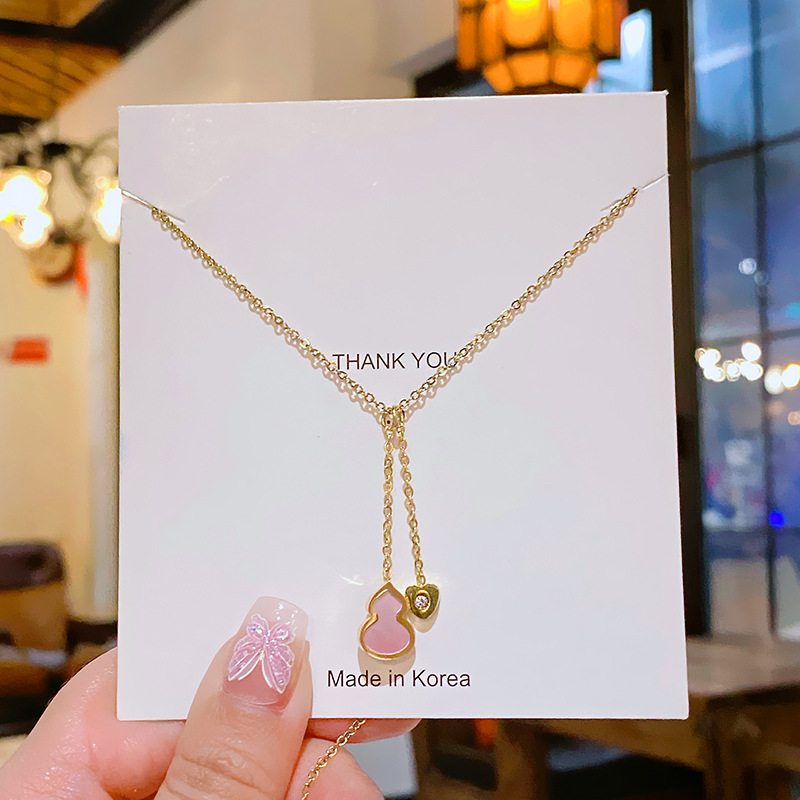A non-fading 18k gold powder-coated shell tassel gourd titanium steel necklace with a unique feminine charm and a high-end collarbone chain accessory full figure