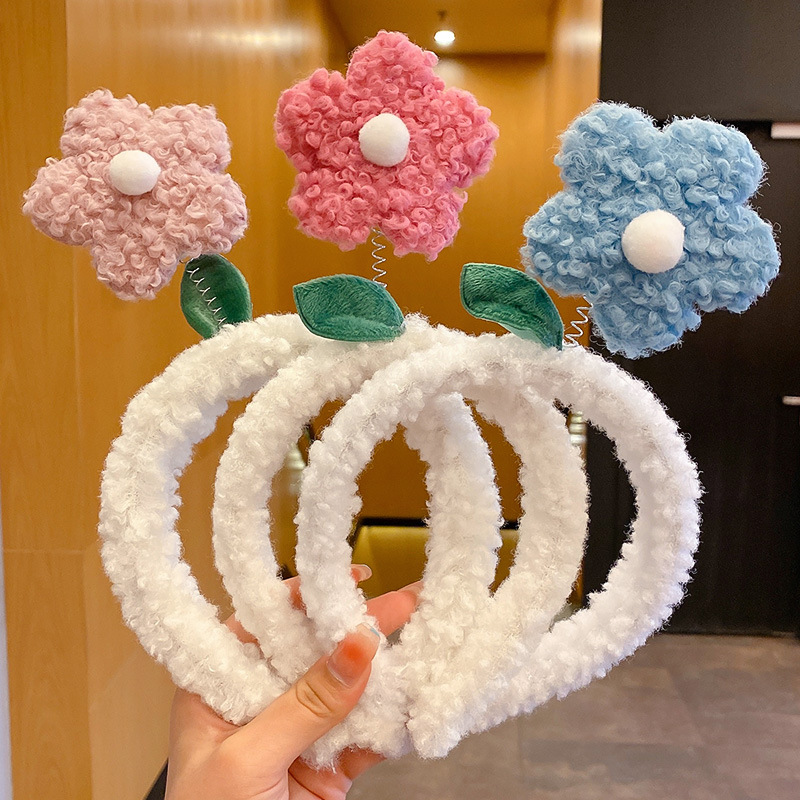Cute lamb fur flower hair band for washing face in autumn and winter, women's plush anti-slip headband for mask application, hair tie and hair clip Specification drawing