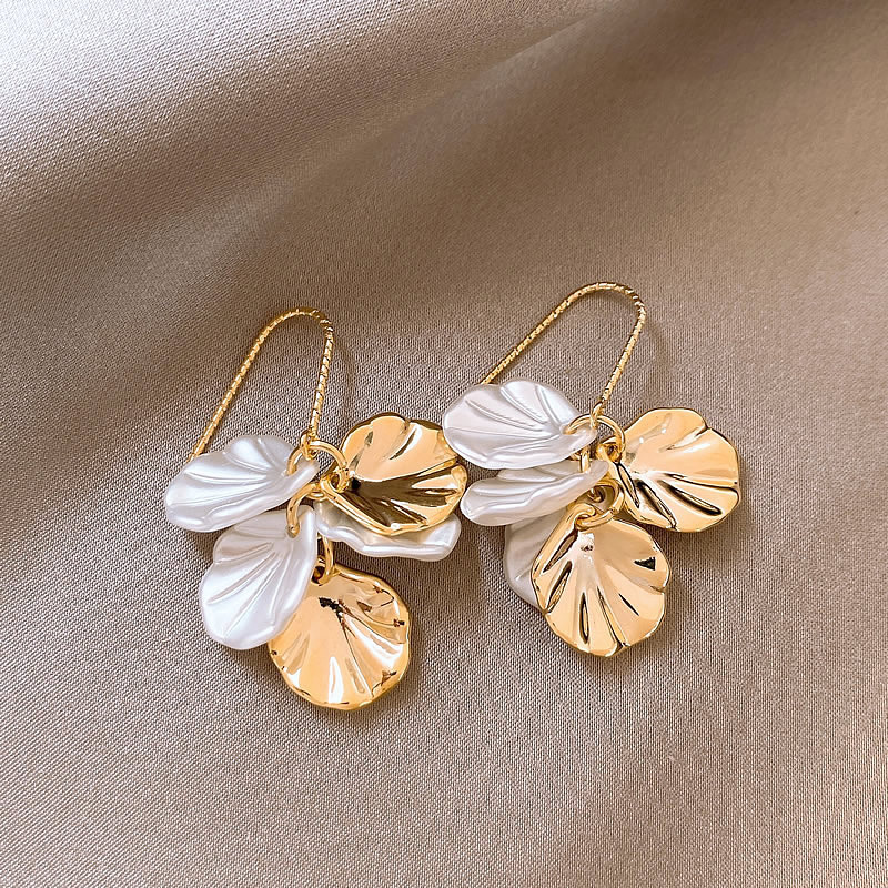 French retro shell flower earrings for women, light luxury, niche and high-end, fashionable and elegant. Tassel stud earrings, unique earrings Specification drawing