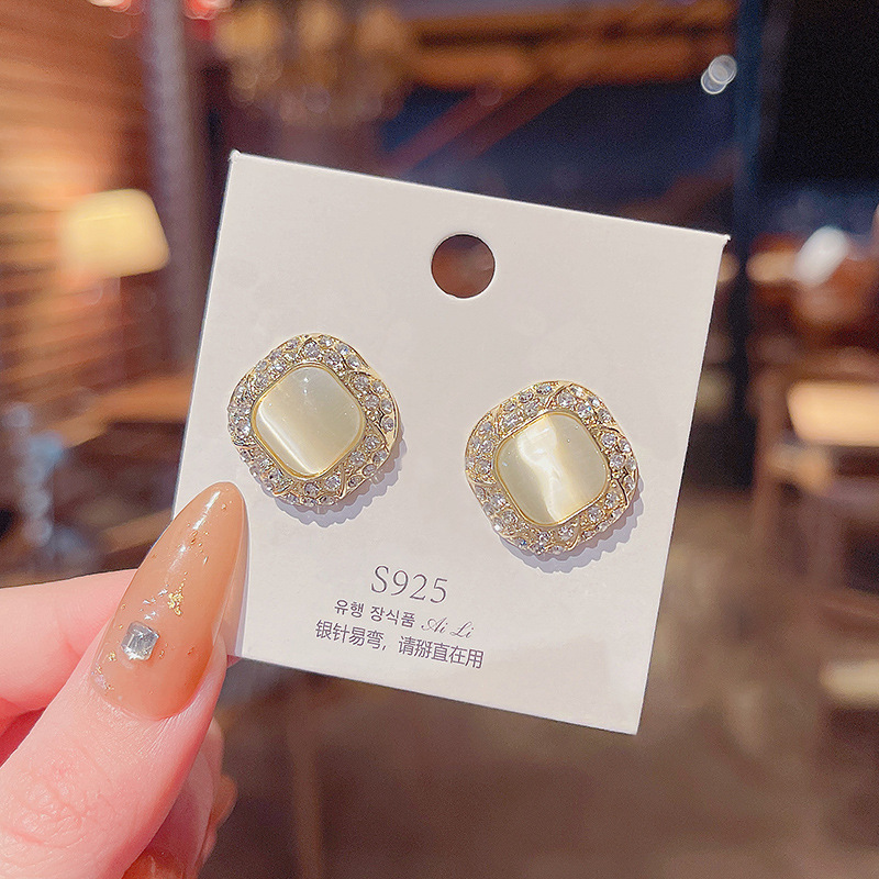 Korean-style cat's eye geometric earrings for women, versatile and high-end, square diamond-encrusted stud earrings, fashionable and trendy earrings wholesale Application Scenario
