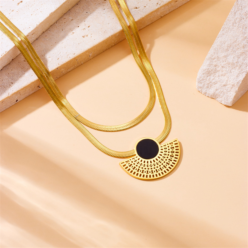 A cross-border fashion retro gold-plated blade chain double-layer stacked fan-shaped stainless steel pendant accessory necklace from Europe and America details Picture