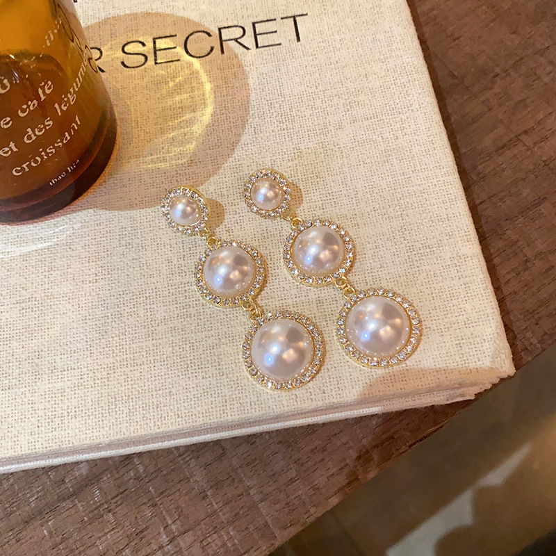 European and American exaggerated Baroque pearl earrings, women's retro and high-end feel, full diamond pearl stud earrings, light luxury and cold style earrings Specification drawing