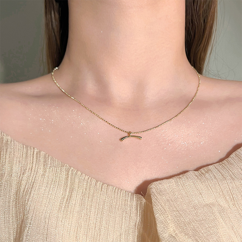 New Chinese-style irregular arc pendant, with a unique and simple design sense, versatile, elegant and fashionable collarbone chain, plain chain full figure