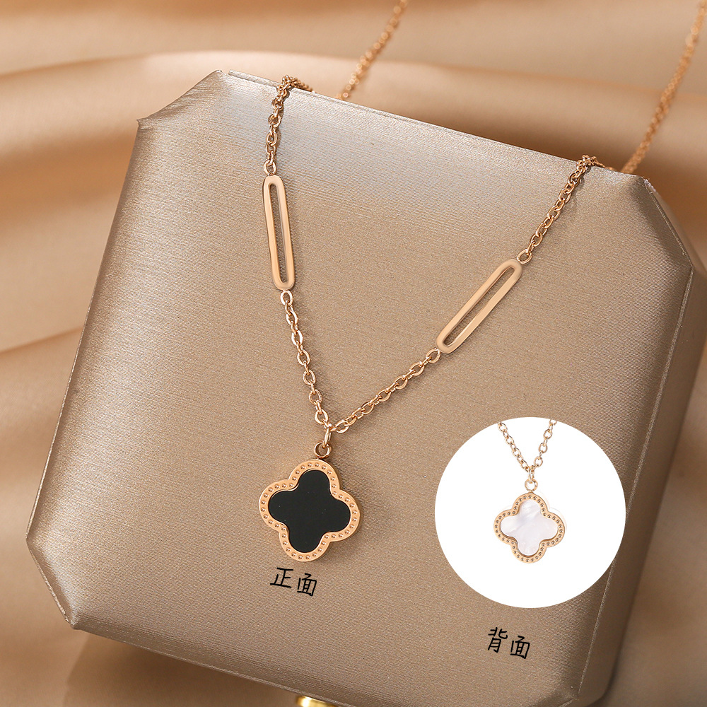 High-end black and white double-sided four-leaf clover titanium steel necklace for women, non-fading classic collarbone chain, 18k rose gold accessory full figure