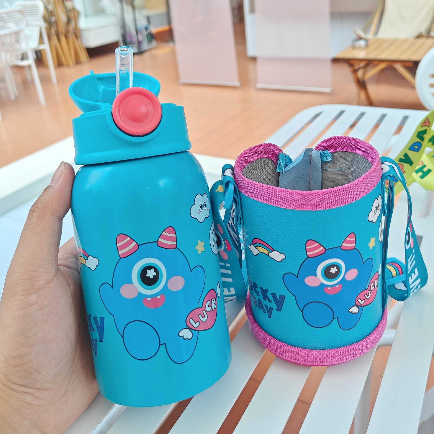 Wholesale of high-appeartion-level children's insulated cups, cute student stainless steel water cups, crossbody girls' cartoon anti-drop straw cups Application Scenario