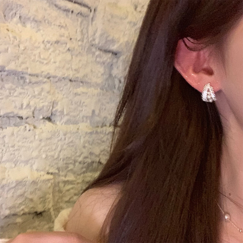 Micro-inlaid zircon lace pearl stud earrings for women, French style, simple design sense earrings, light luxury and high-end earrings Application Scenario