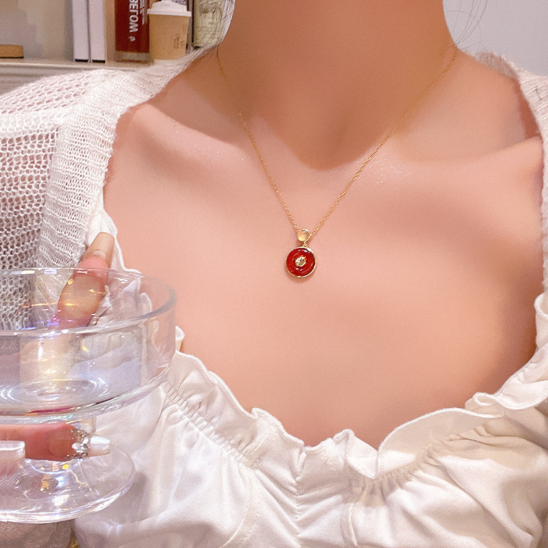 Ankela Red Peace Pendant Necklace for Women's autumn and winter, fashionable Fu brand collarbone chain, high-end and retro, versatile necklace trend Specification drawing