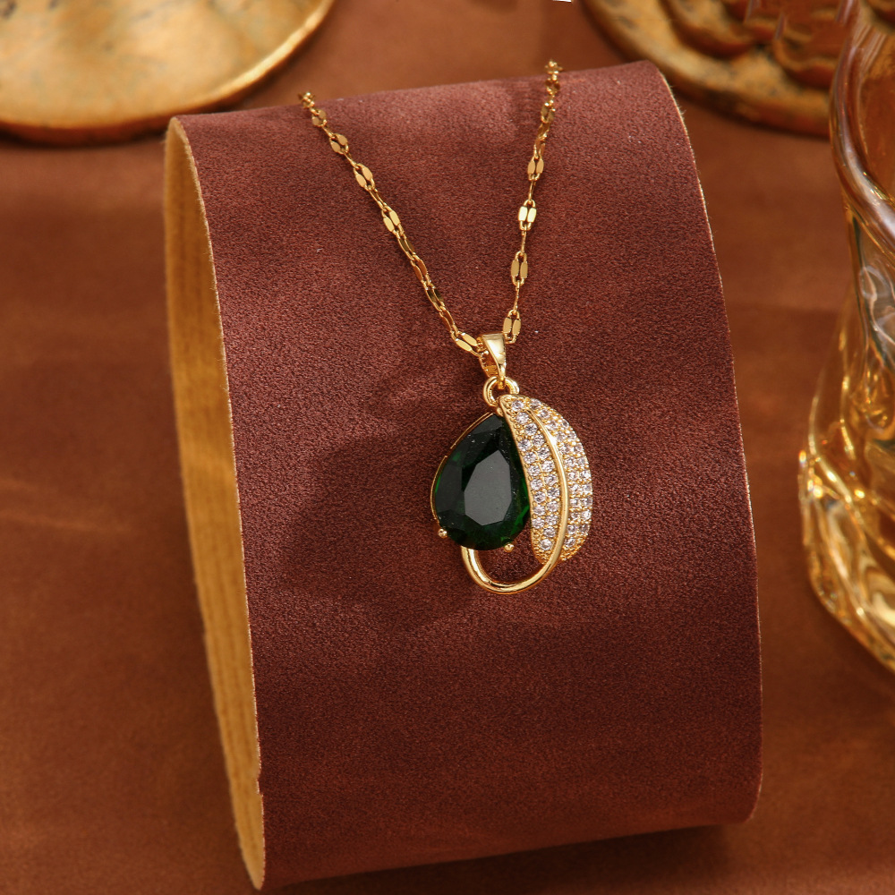 Cross-border European and American light luxury emerald zircon titanium steel necklace for women, personalized, fashionable and versatile light luxury style collarbone chain accessory details Picture