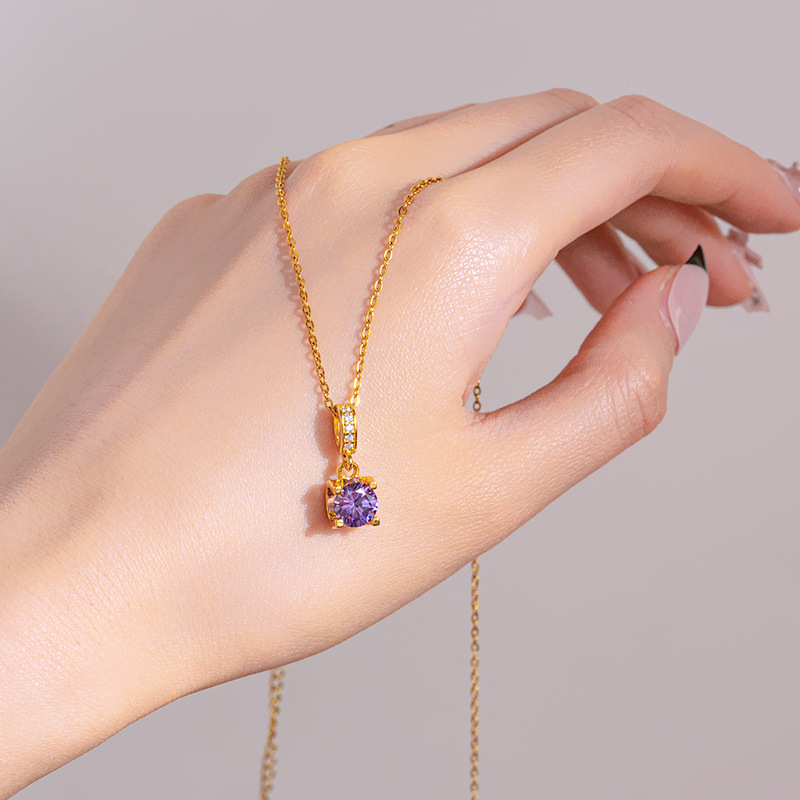 The genuine gold electroplated angel wing crown necklace is a fashionable and light luxury accessory for women. It is a niche and versatile collarbone chain that has become a popular online accessory Application Scenario