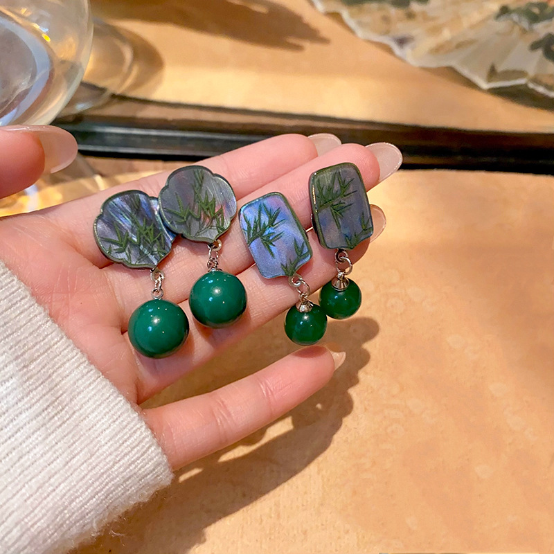 New Chinese-style bamboo leaf earrings with a high-end feel, ancient-style earrings and stud earrings, retro imitation green agate, elegant and grand earrings full figure