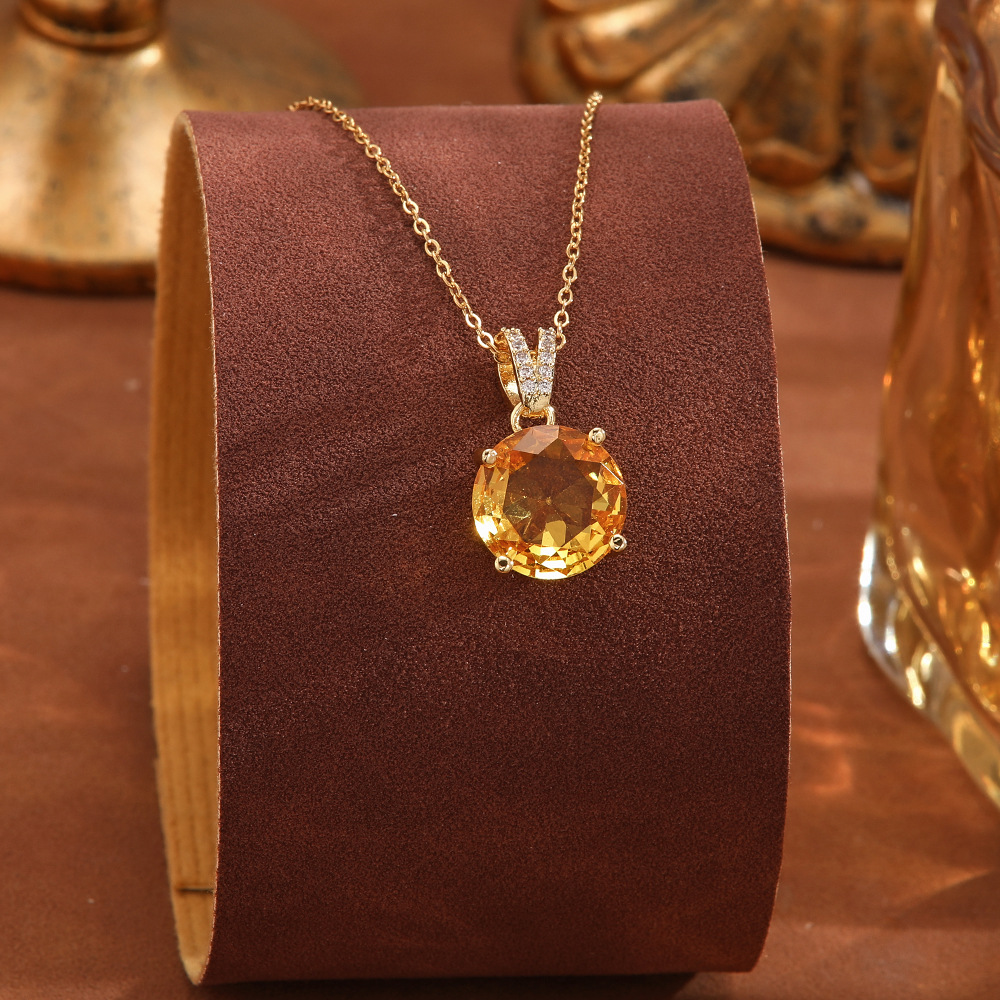 Wholesale of cross-border European and American golden copper micro-inlaid rhinestone zircon pendant necklaces for women with a light luxury and high-end style collarbone chain accessories details Picture