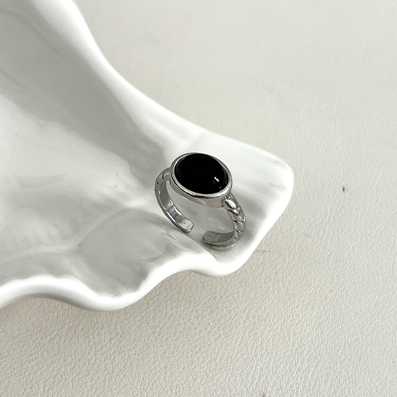 This is a new, stylish and versatile oval ring from South Korea. It features a cool and unique design for women. The adjustable index finger ring with overlapping straps is of high quality Application Scenario