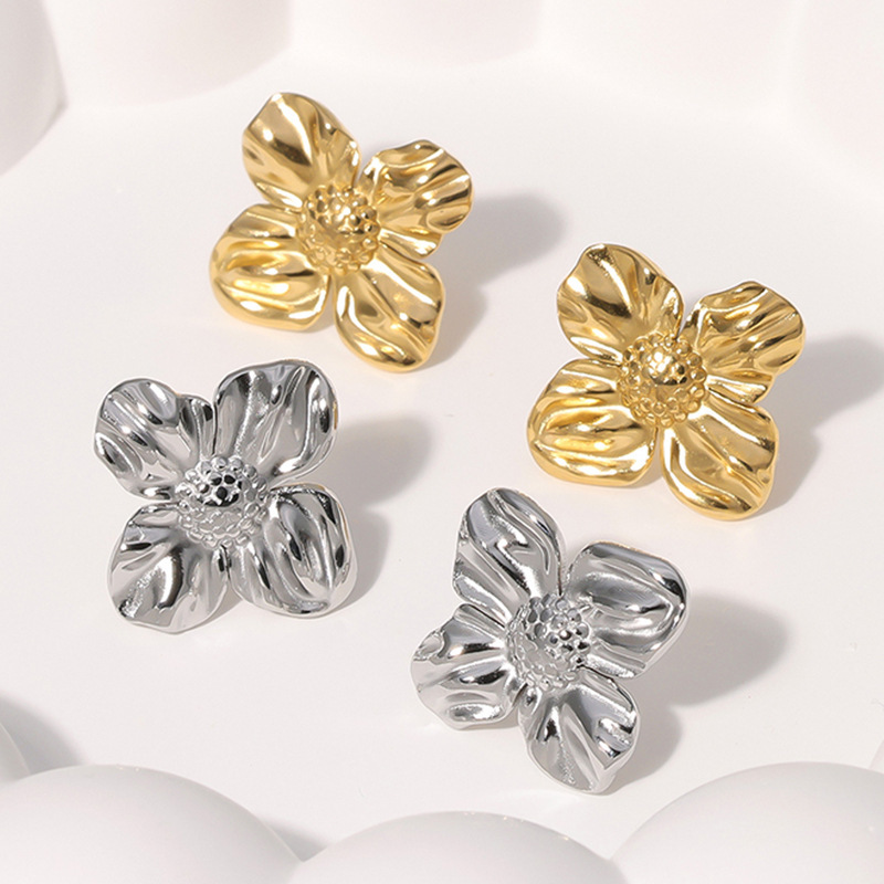 The cross-border best-selling titanium steel flower stud earrings from Europe and America, which are designed in an ins style with a light luxury and high-end feel, are selling well Specification drawing