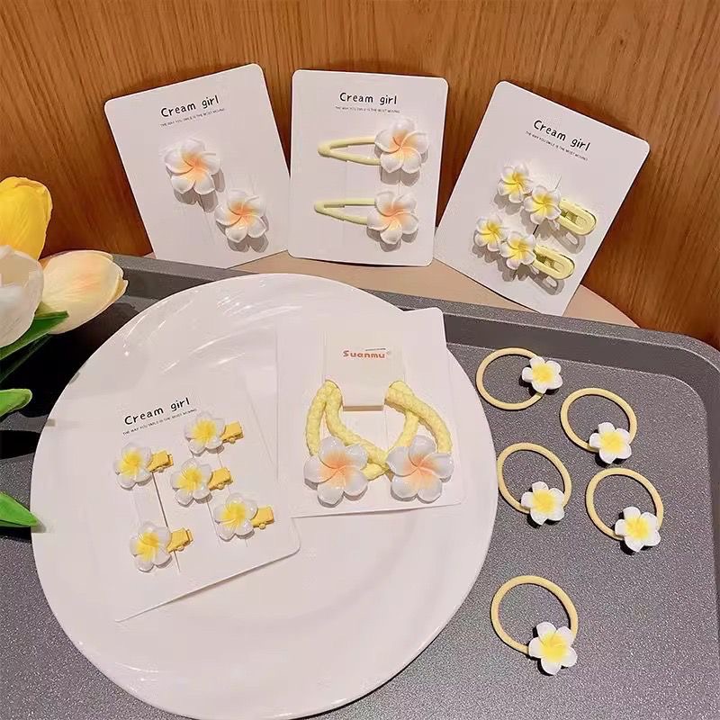 The new frellia hair clip features a forest-themed yellow flower on the ins side with a one-line bangs and a hair band for a stylish mix and match full figure