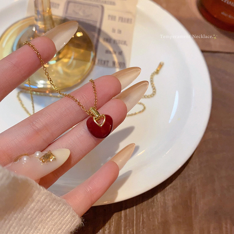 Ankela red drip glaze heart-shaped pendant titanium steel necklace for women, a high-end sweater chain for autumn and winter, versatile and stylish neck chain trend Specification drawing