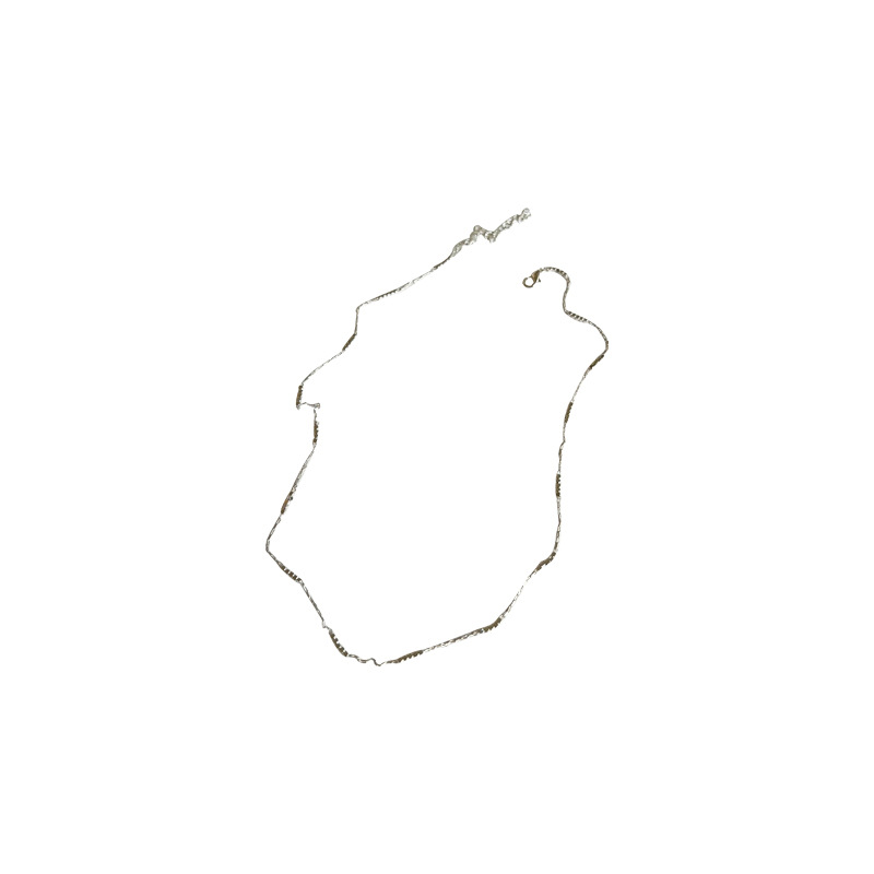 The design sense of the silver necklace for women is light luxury and niche. The plain chain collarbone chain is simple and elegant. It is a trendy necklace accessory Item Picture