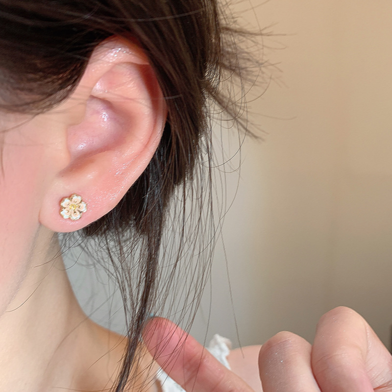 French enamel drop glaze flower stud earrings for women's fashion, versatile, exquisite and sweet cherry blossom pearl earrings and earrings wholesale Application Scenario