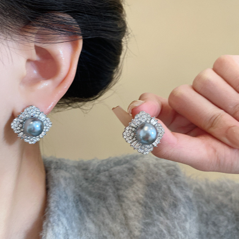 Light luxury, niche, super shiny, full diamond square earrings, women's fashion, versatile and elegant grey pearl stud earrings, internet-famous earrings details Picture