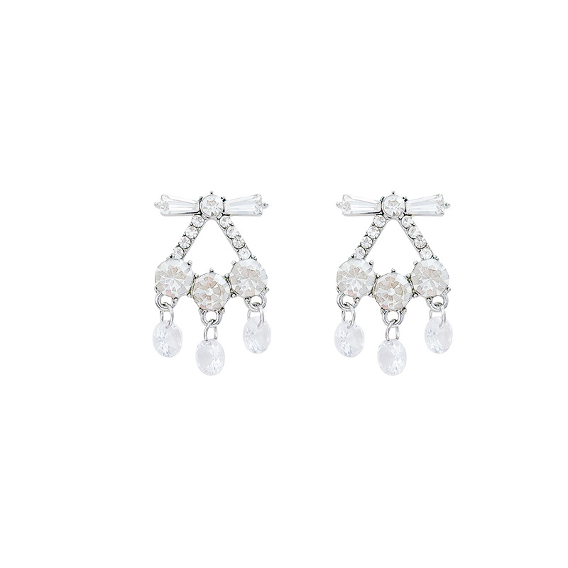 Gentle, sweet, exquisite, and heavily crafted micro-set sparkling diamond tassel earrings, feminine charm, slimming, individual style, and fashionable earrings Item Picture