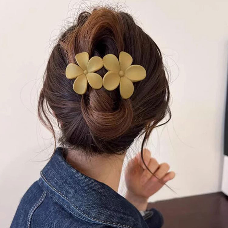 Acrylic flower duckbill clip matte large hairpin summer new style back head coil hair clip hair accessory with a high-end feel full figure