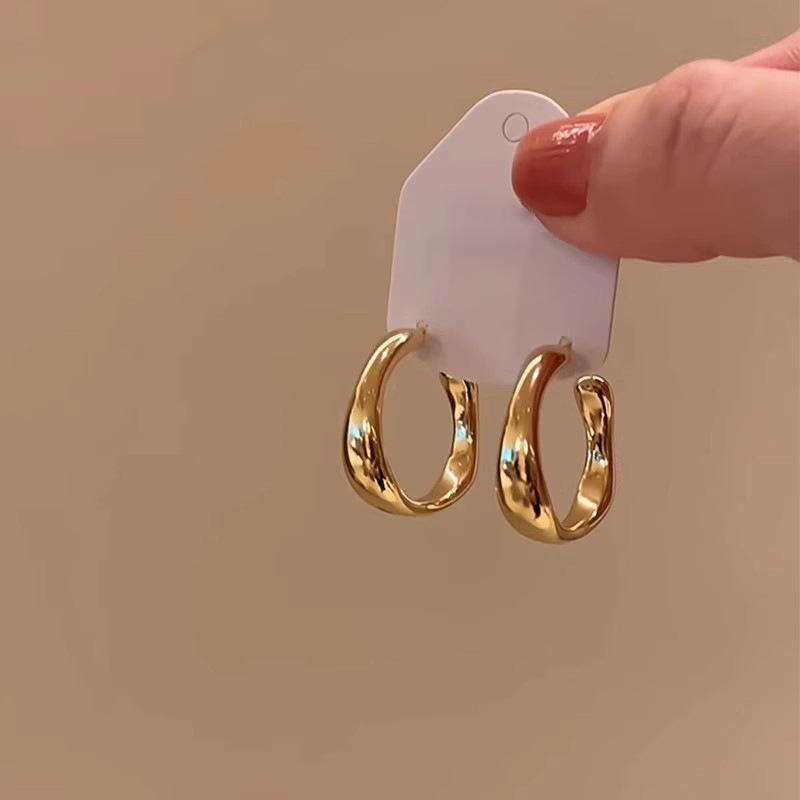 Cold and stylish commuting plain hoop earrings, niche design, high-end feel, geometric stud earrings, women's 925 silver needle Specification drawing