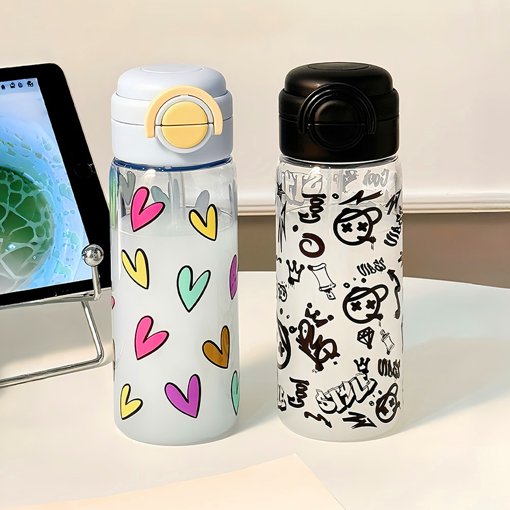 The tritan water cup for girls with high appearance standards is portable and cute. It is a double-drinking straw cup and a durable and easy-to-use cup for students during summer sports full figure