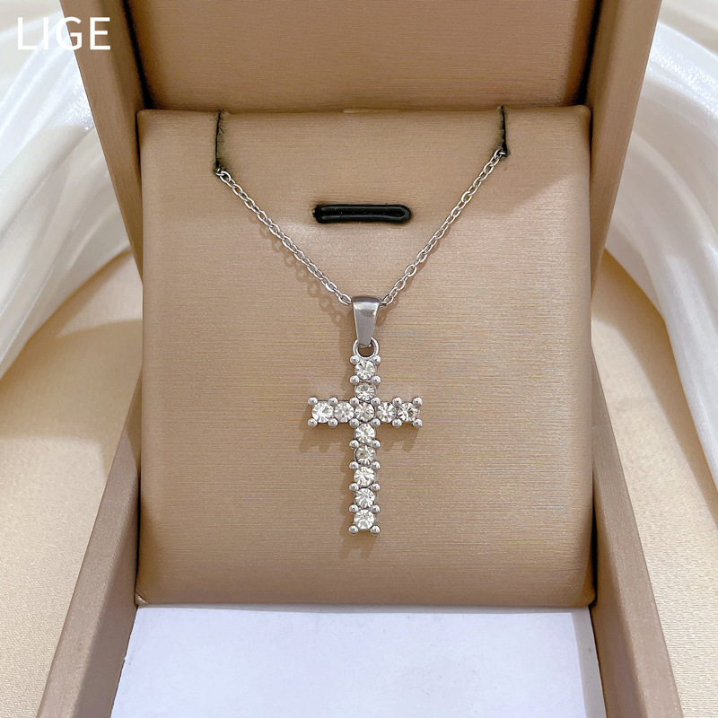 【 All-titanium Steel 】 Light luxury zircon cross furnace with real gold necklace, female Instagram influencer collarbone chain accessory Application Scenario