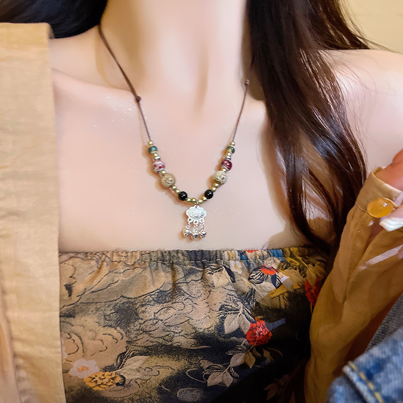 Peace Lock buckle retro Chinese trend beaded necklace for women, a unique and versatile ethnic woven collarbone chain accessory full figure