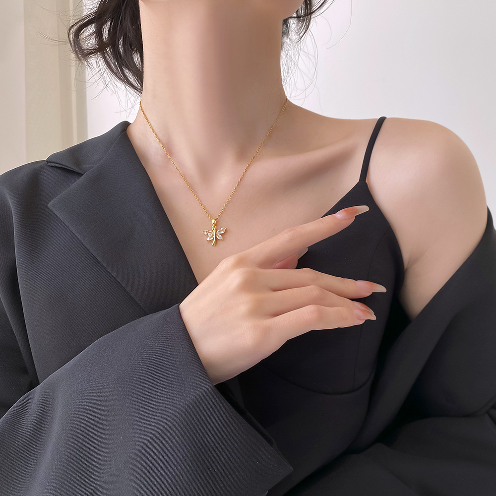 Fashionable, light luxury, full diamond, little swallow pendant, titanium steel necklace, women's light luxury design sense, versatile collarbone chain, Internet celebrity accessory details Picture