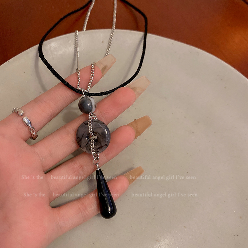 New Chinese-style, mid-ancient style peace pendant necklace, women's fashion, high-end feel, versatile, Zen water drop tassel pendant, collarbone chain Application Scenario