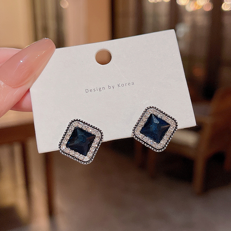 Exquisite micro-inlaid blue zirconium square earrings for women, 2025 new trendy and high-end style stud earrings, light luxury internet-famous earrings wholesale full figure