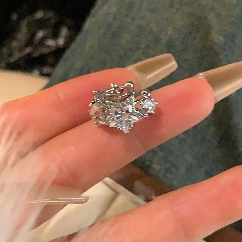 Exquisite zircon star ear bone clips for women, trendy, versatile, and high-end style, no ear piercings, personalized and best-selling earrings Specification drawing
