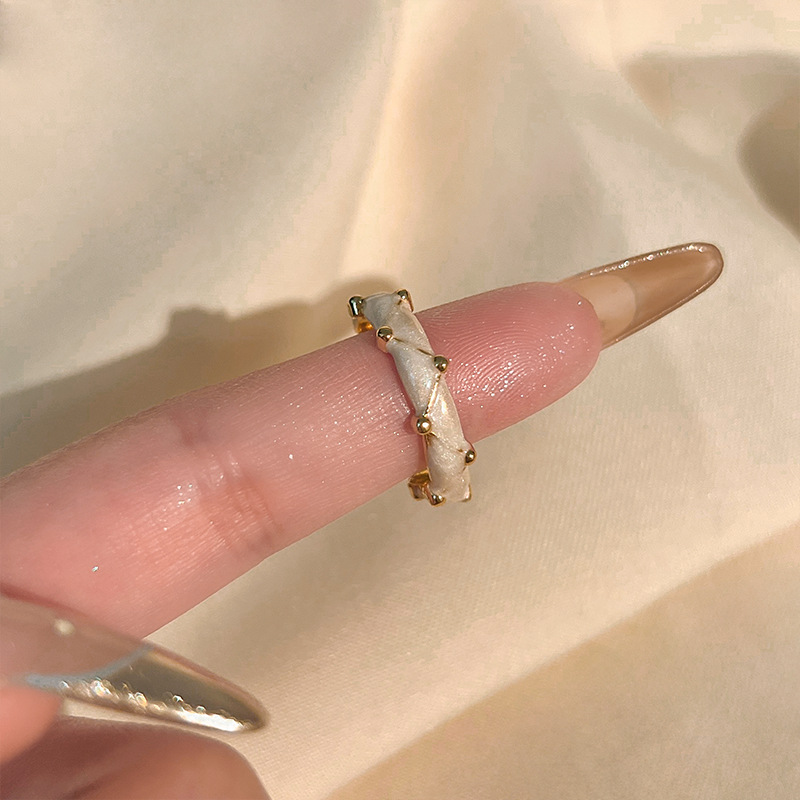 Korean-style high-end glazed water diamond ring, women's fashionable, light luxury and niche design index finger ring, cold style ring Specification drawing
